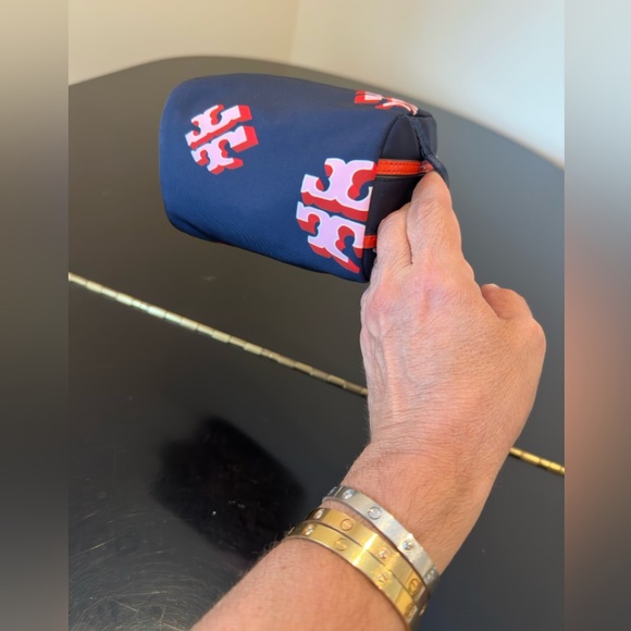 NWT Authentic Rare Luxury Travel Tory Burch Flying Logo Cosmetic Case/Bag - Picture 16 of 17